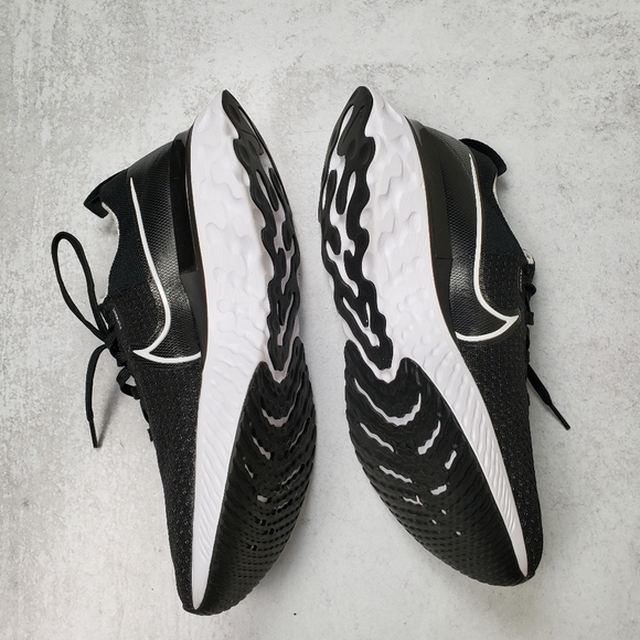 Nike React Infinity Run Flyknit Sneakers Black White SZ 10.5 - Picture 7 of 8